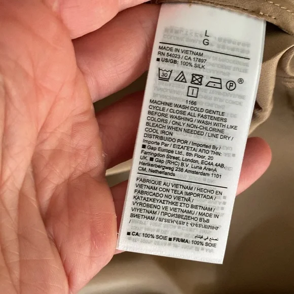 Banana Republic  100% silk Button-Up Shirt - Picture 7 of 7